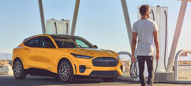 Ile trwa ładowanie elektryka? Poznaj czynniki wpływające na czas ładowania Ile trwa ładowanie elektryka? Poznaj czynniki wpływające na czas ładowania