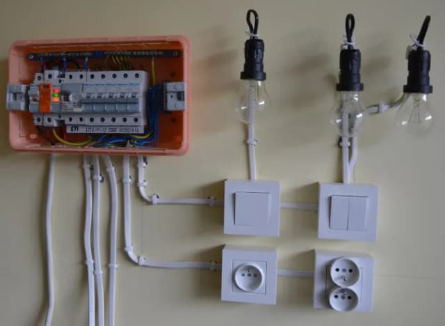 Jak zrobić rozdzielnię elektryczną - krok po kroku dla bezpieczeństwa Jak zrobić rozdzielnię elektryczną - krok po kroku dla bezpieczeństwa