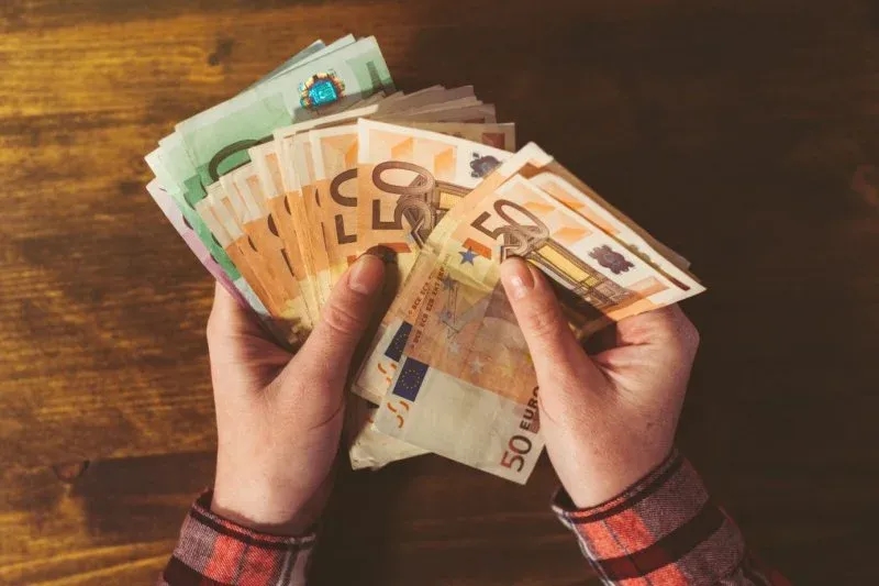 Ile zarabia elektryk w Austrii? Sprawdź, co wpływa na wynagrodzenie