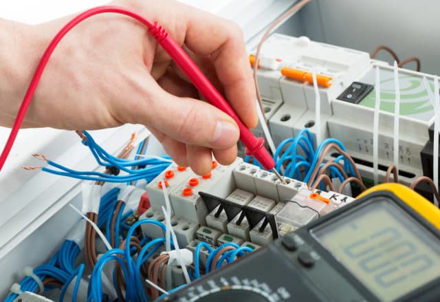 Ile kosztuje punkt elektryczny? Poznaj ukryte wydatki na instalację