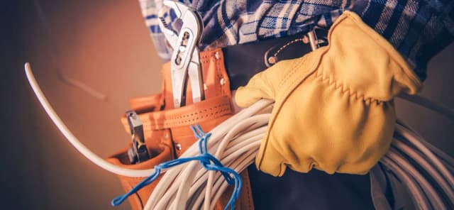 Czy elektryk to dobry zawód? Poznaj zalety i wyzwania tej pracy Czy elektryk to dobry zawód? Poznaj zalety i wyzwania tej pracy