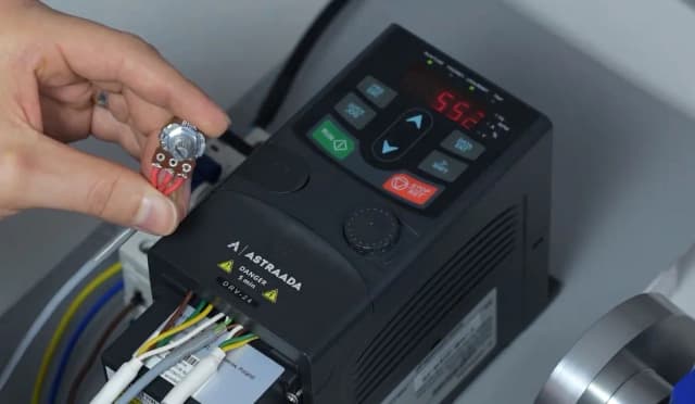 Jak podłączyć potencjometr do falownika - uniknij najczęstszych błędów Jak podłączyć potencjometr do falownika - uniknij najczęstszych błędów